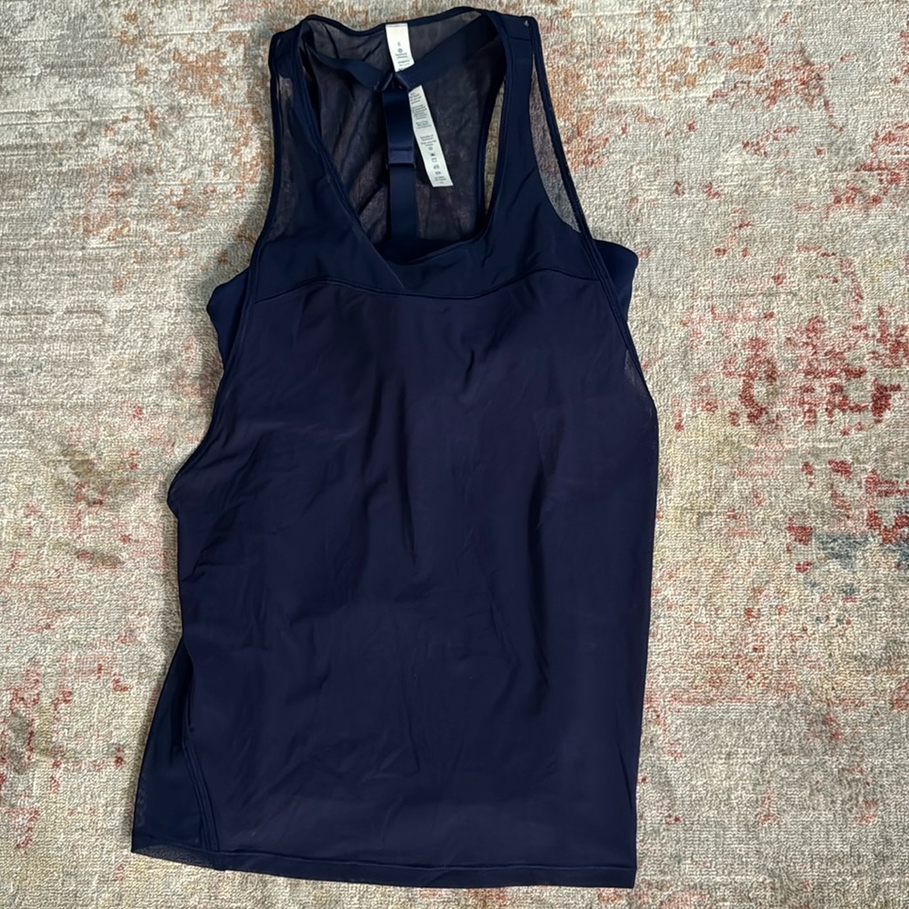 Lululemon Size 6 NWT Light N breezy Tank attached bra
